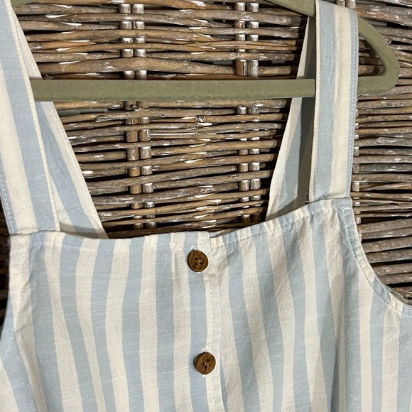 H&M stylish matching set in light blue and white. Light easy wear. Size 8. - Picture 4 of 7